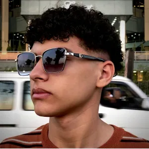 نظارة شمسية من فيراغامو 